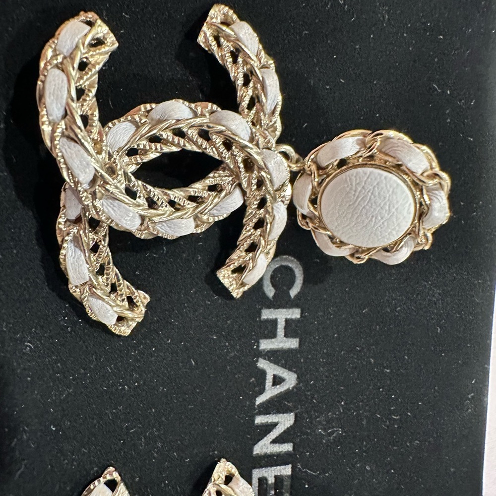 Chanel Earrings - Picture 5 of 6